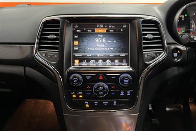 2017 Jeep Grand Cherokee - Thumbnail