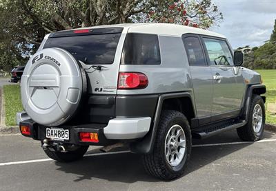 2011 Toyota FJ Cruiser - Thumbnail