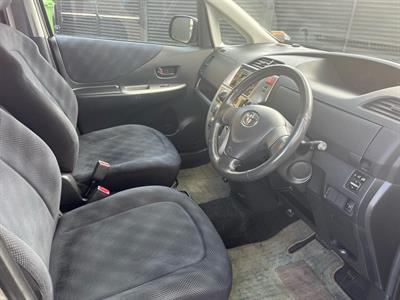 2006 Toyota Ractis - Thumbnail