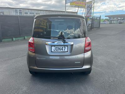 2006 Toyota Ractis - Thumbnail