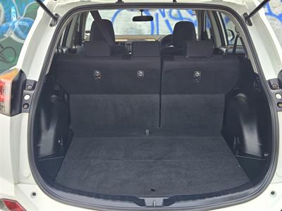 2018 Toyota RAV4 - Thumbnail