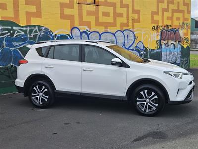 2018 Toyota RAV4 - Thumbnail