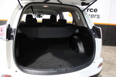 2018 Toyota RAV4 - Thumbnail