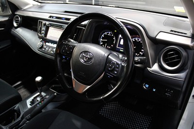 2018 Toyota RAV4 - Thumbnail