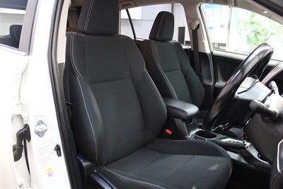 2018 Toyota RAV4 - Thumbnail
