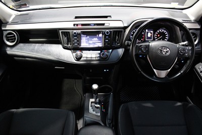 2018 Toyota RAV4 - Thumbnail