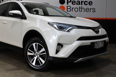 2018 Toyota RAV4 - Thumbnail