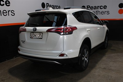 2018 Toyota RAV4 - Thumbnail