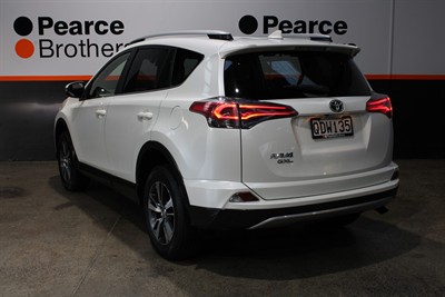 2018 Toyota RAV4 - Thumbnail