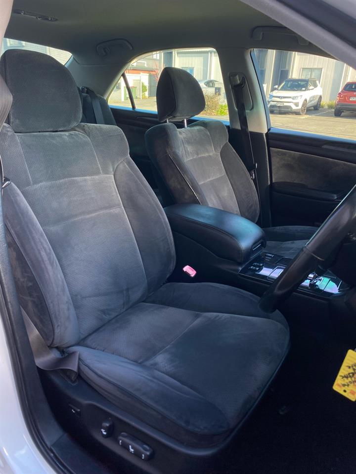 2005 Toyota Crown