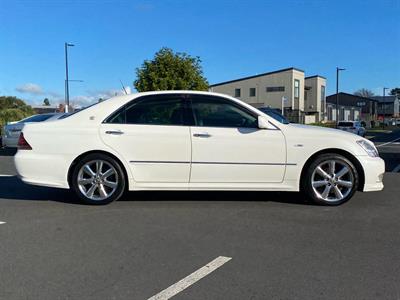 2005 Toyota Crown - Thumbnail