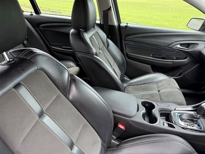 2015 Holden Commodore - Thumbnail