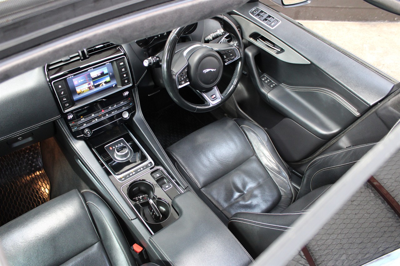 2016 Jaguar F-Pace