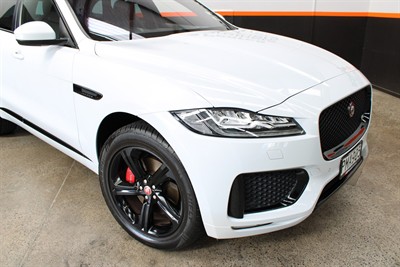 2016 Jaguar F-Pace - Thumbnail