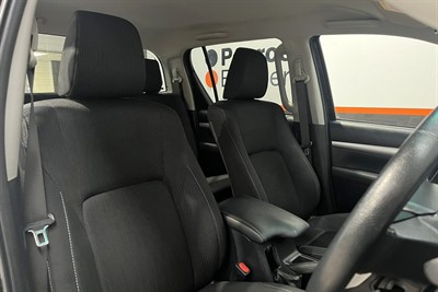 2022 Toyota Hilux - Thumbnail
