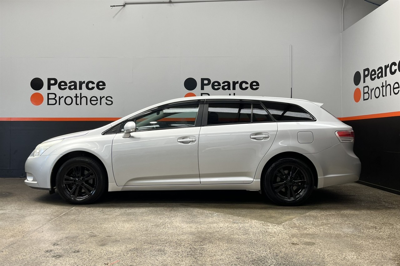 2012 Toyota AVENSIS