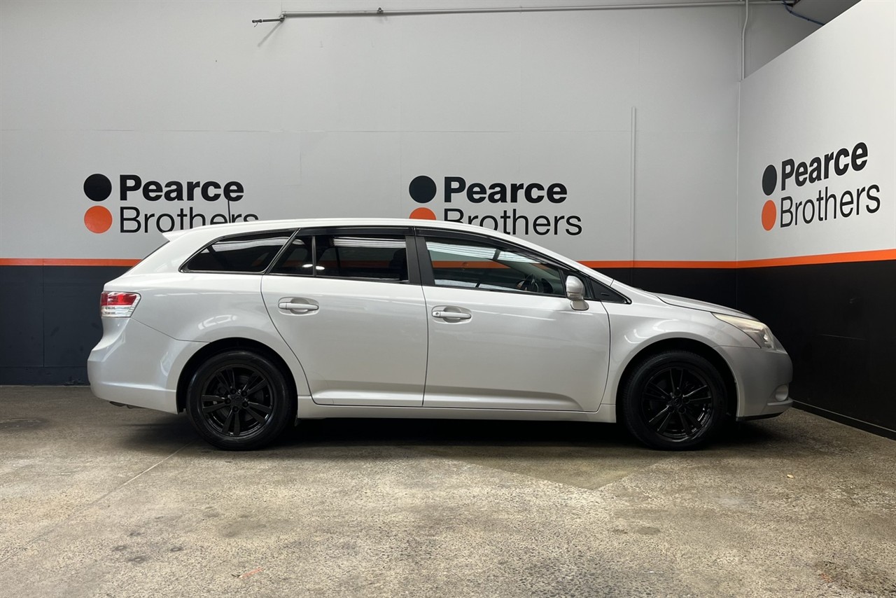 2012 Toyota AVENSIS