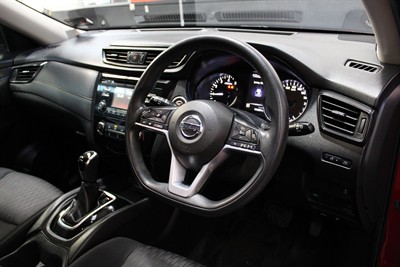 2017 Nissan X-Trail - Thumbnail