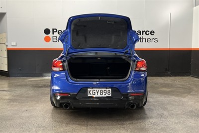 2017 Holden Commodore - Thumbnail