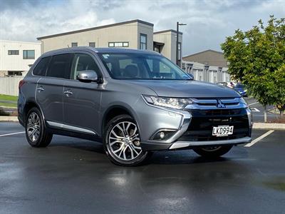 2016 Mitsubishi Outlander - Thumbnail