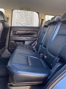2016 Mitsubishi Outlander - Thumbnail