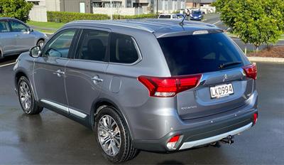 2016 Mitsubishi Outlander - Thumbnail