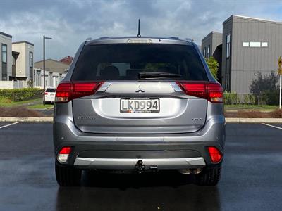 2016 Mitsubishi Outlander - Thumbnail
