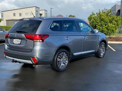 2016 Mitsubishi Outlander - Thumbnail