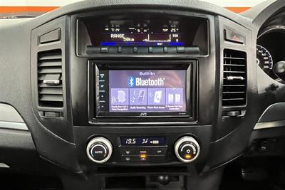 2011 Mitsubishi Pajero - Thumbnail