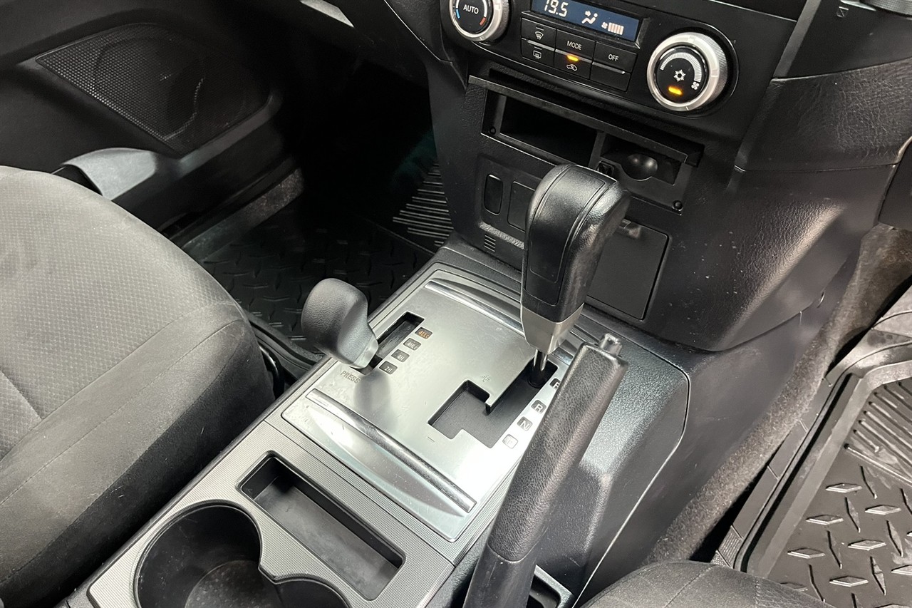 2011 Mitsubishi Pajero