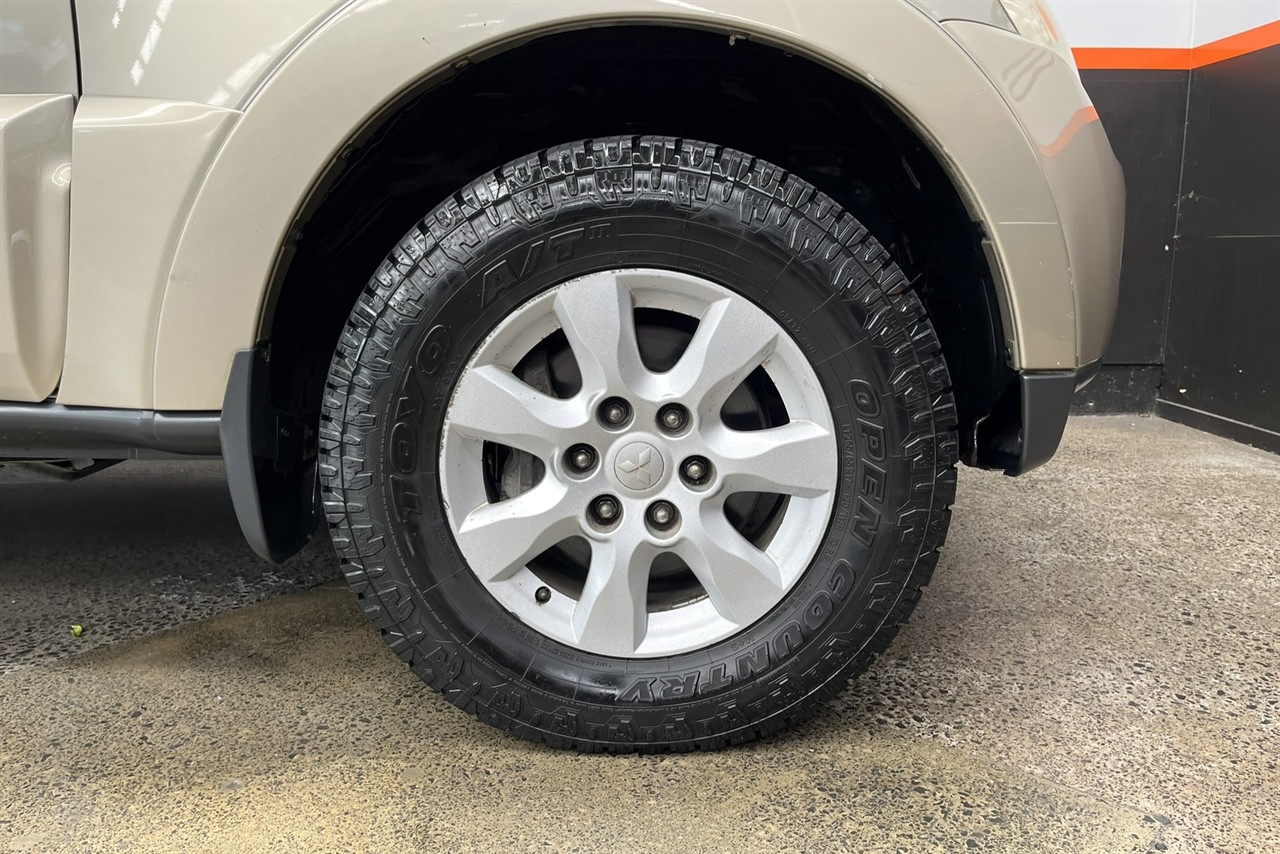 2011 Mitsubishi Pajero