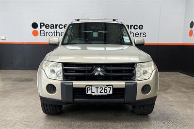 2011 Mitsubishi Pajero - Thumbnail