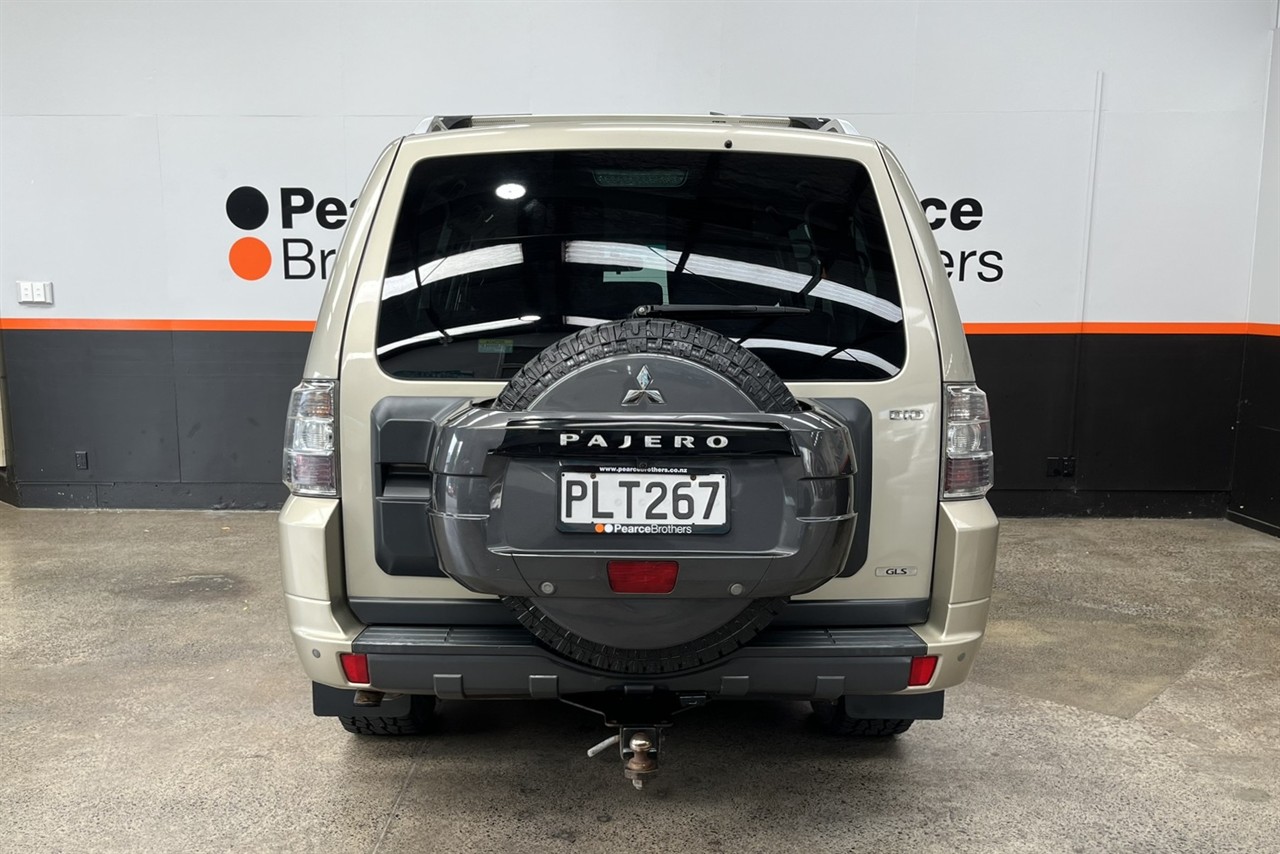 2011 Mitsubishi Pajero