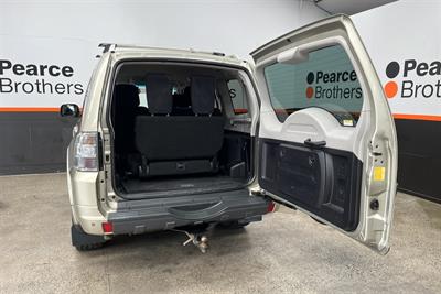 2011 Mitsubishi Pajero - Thumbnail