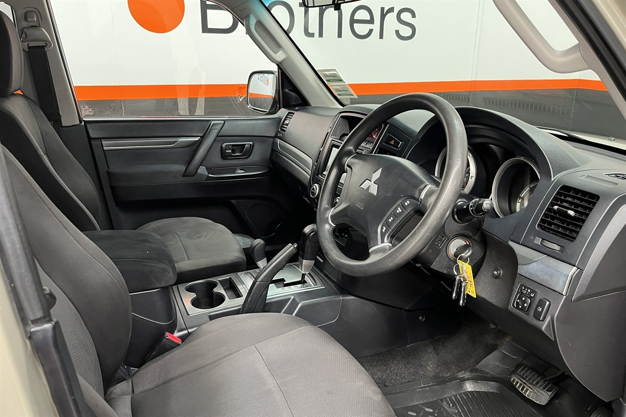 2011 Mitsubishi Pajero