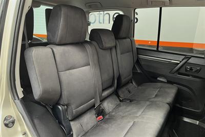 2011 Mitsubishi Pajero - Thumbnail