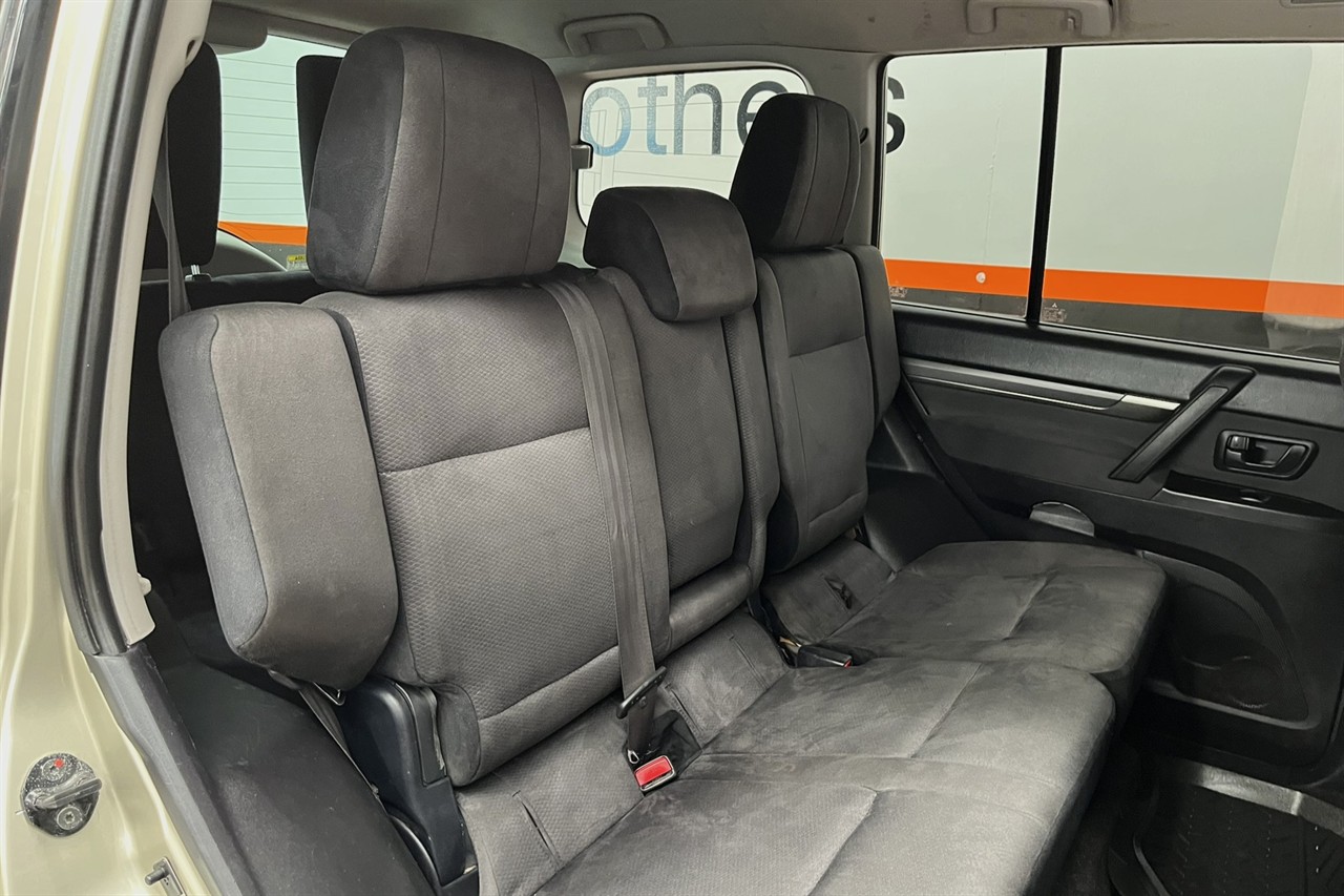 2011 Mitsubishi Pajero