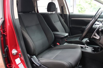 2016 Mitsubishi Outlander - Thumbnail