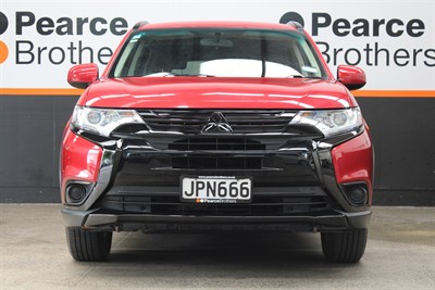 2016 Mitsubishi Outlander - Thumbnail