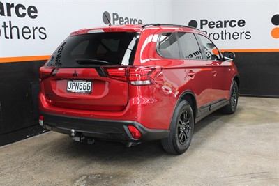 2016 Mitsubishi Outlander - Thumbnail