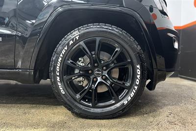 2017 Jeep Grand Cherokee - Thumbnail
