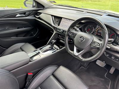 2018 Holden Commodore - Thumbnail