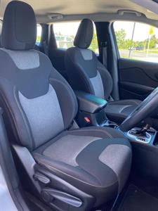 2016 Jeep Cherokee - Thumbnail