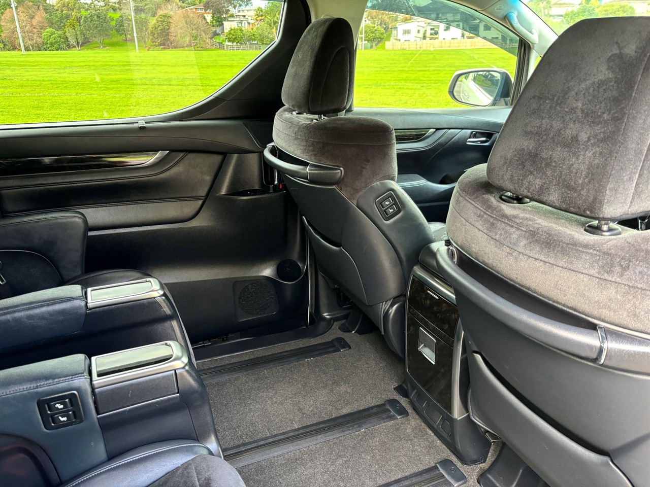 2015 Toyota Vellfire