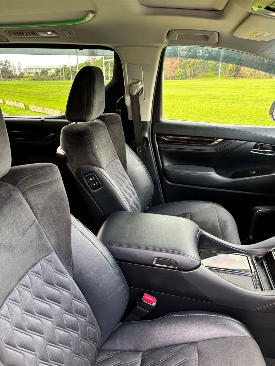 2015 Toyota Vellfire