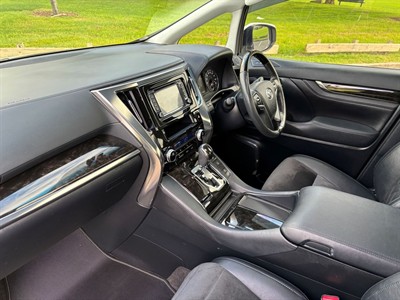 2015 Toyota Vellfire - Thumbnail