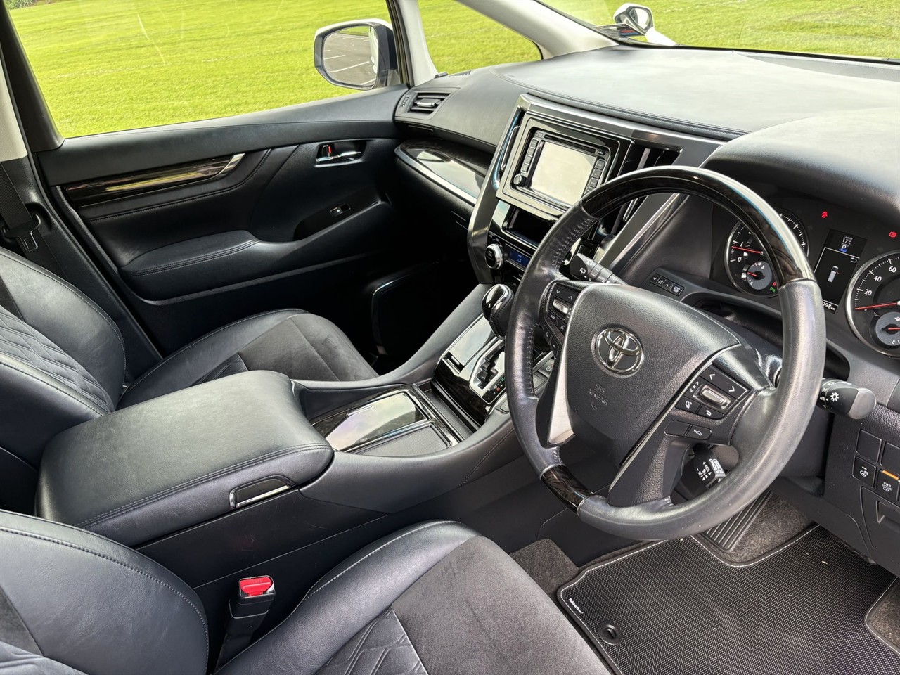 2015 Toyota Vellfire
