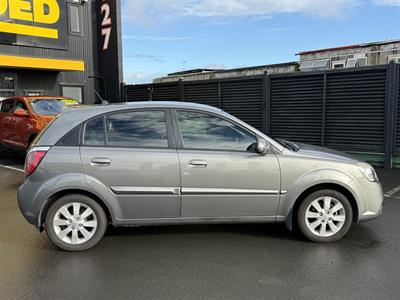 2010 Kia Rio - Thumbnail