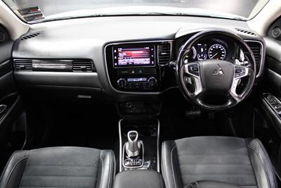 2017 Mitsubishi Outlander - Thumbnail