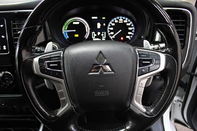 2017 Mitsubishi Outlander - Thumbnail